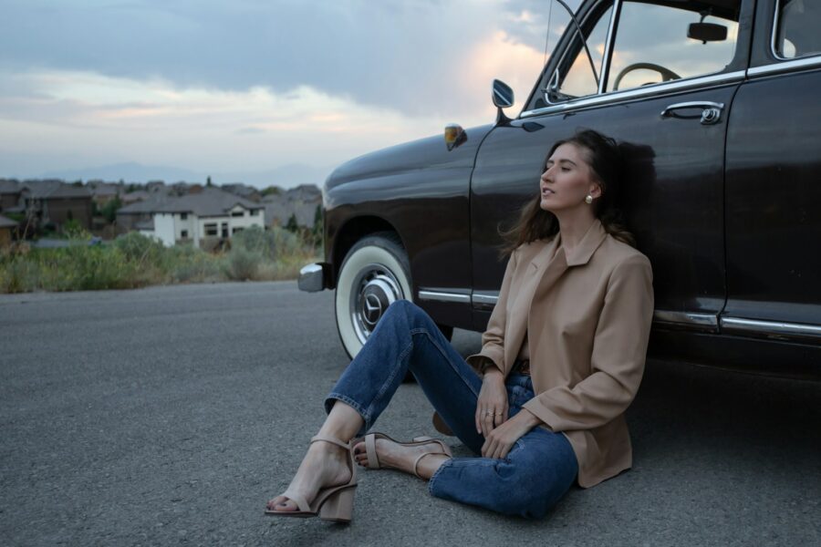 Woman street style outfit vintage blazer jeans