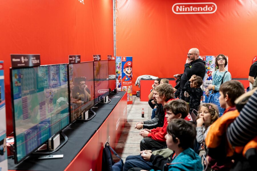 Gaming convention crowd