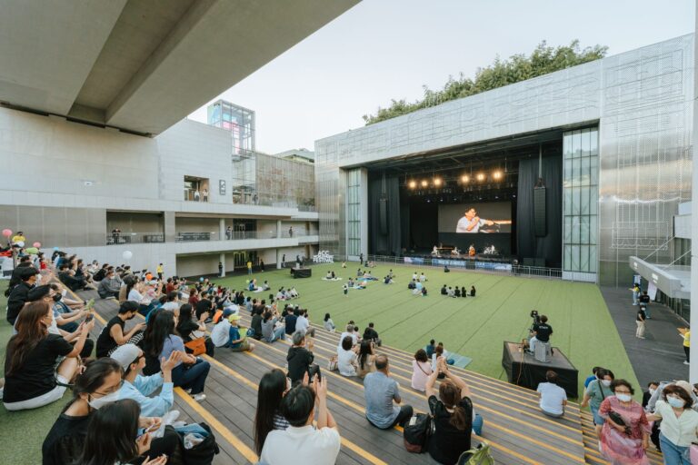 Cast reunion stage