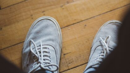 How to wear second-hand shoes in a fresh, stylish and comfortable way