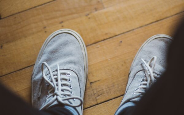 How to wear second-hand shoes in a fresh, stylish and comfortable way