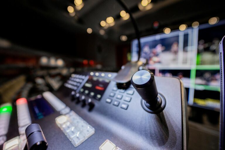 Cinema screen controller