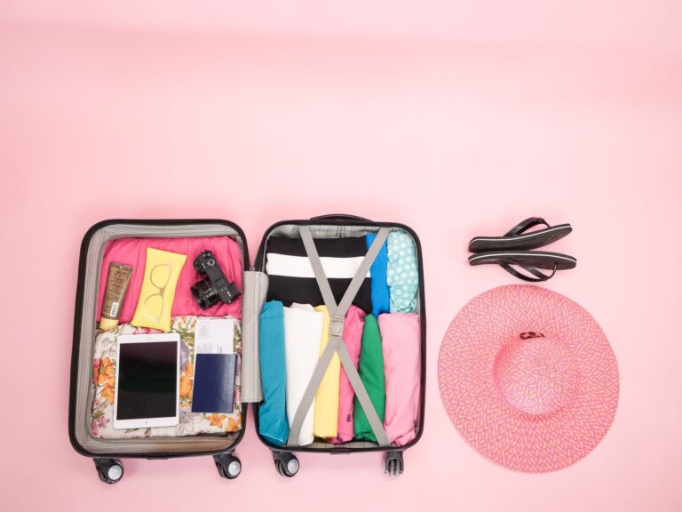 Summer travel fashion