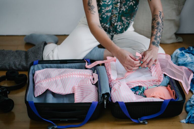 Summer travel fashion