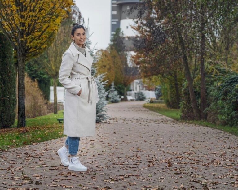 Neutral street style outfit beige coat jeans sneakers